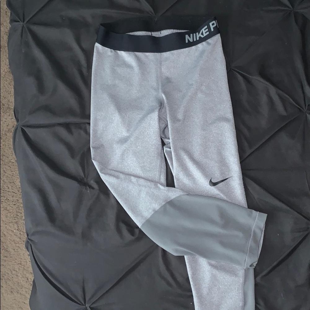 Nike cropped dri fit leggings